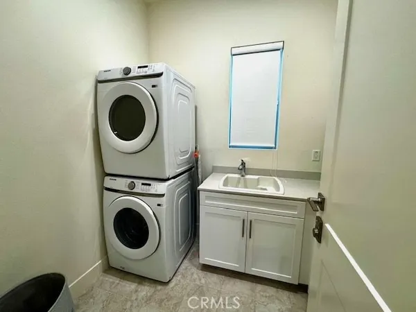 a picture of table and chairs