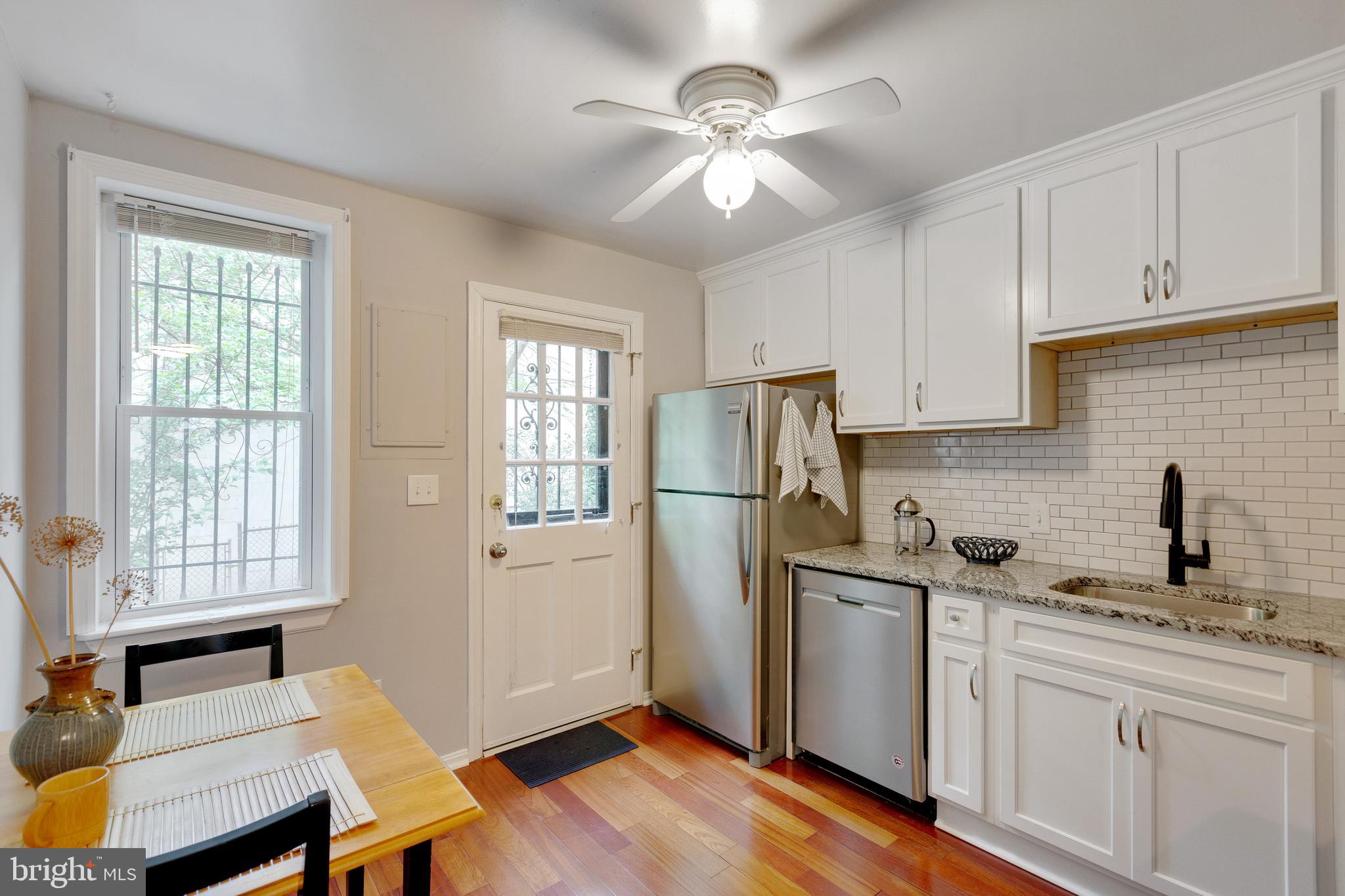 320 South Poppleton Street Baltimore, MD 21230 - Photo 6 of 31 Bright and Brand new kitchen