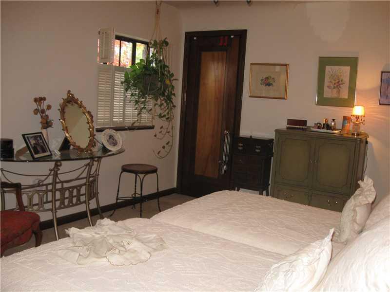 601-1217 Beverly Road Mt. Lebanon, PA 15243 - Photo 14 of 24 Master Bedroom.