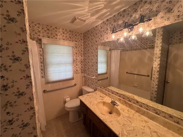 $279,000 | 12000 West 60th Place, Shawnee, KS 66216