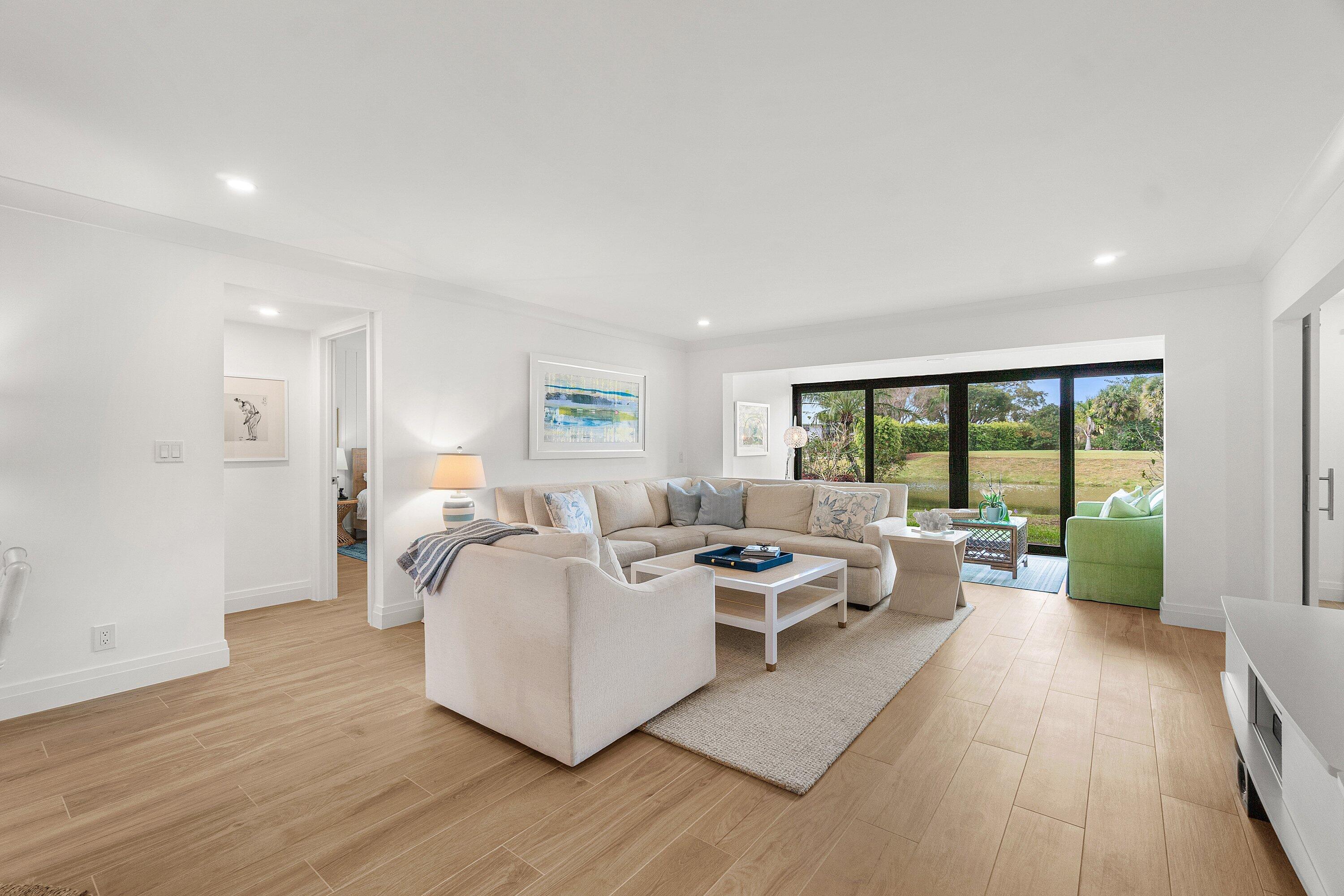 11124 Quail Covey Road, Unit MOCKINGBIRD Boynton Beach, FL 33436 - Photo 15 of 69 Living Room