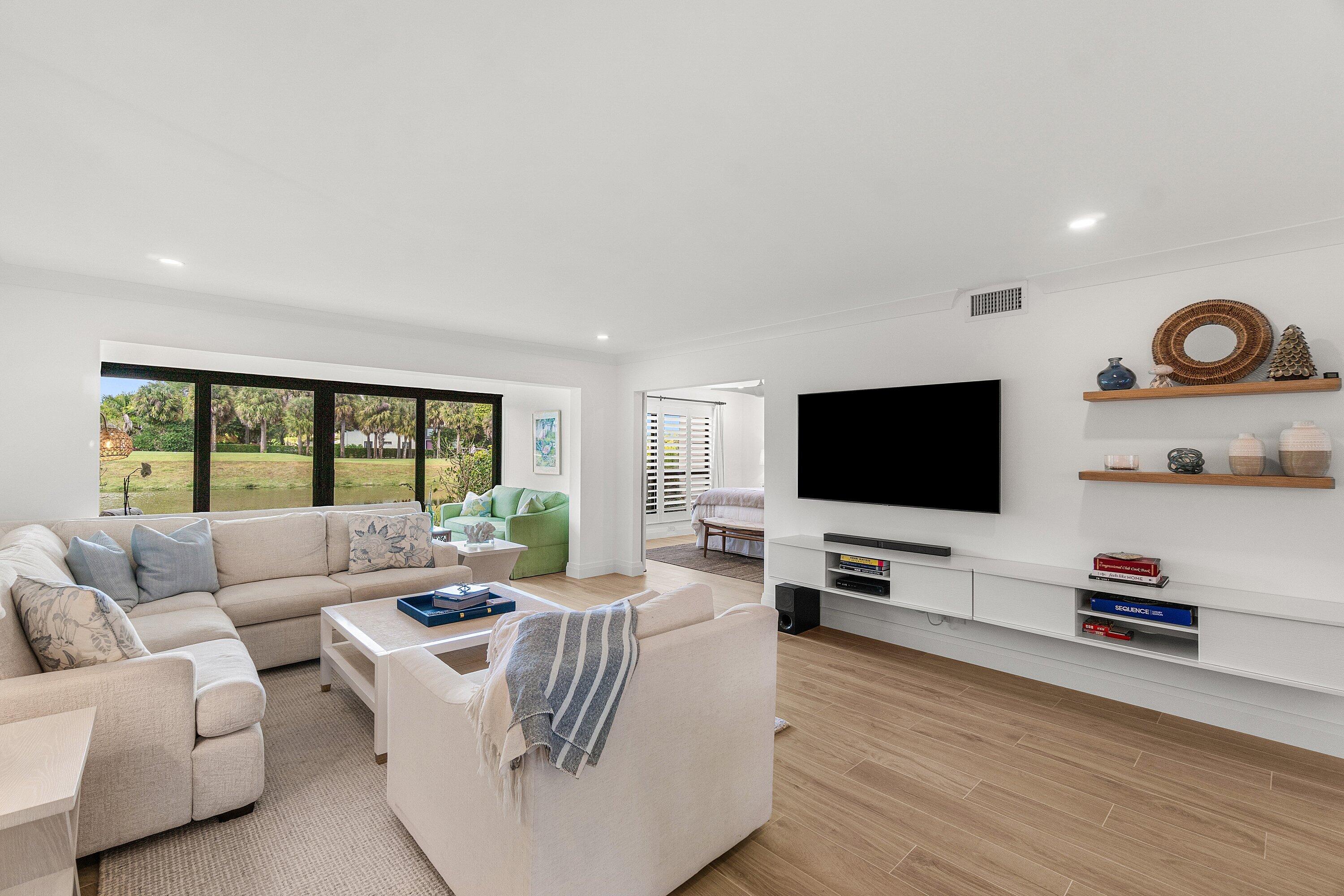 11124 Quail Covey Road, Unit MOCKINGBIRD Boynton Beach, FL 33436 - Photo 16 of 69 Living Room