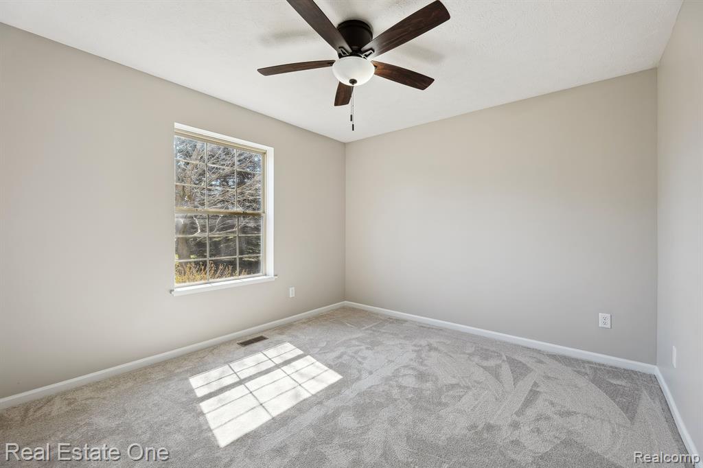 12465 Hyne Road Brighton, MI 48114 - Photo 26 of 45