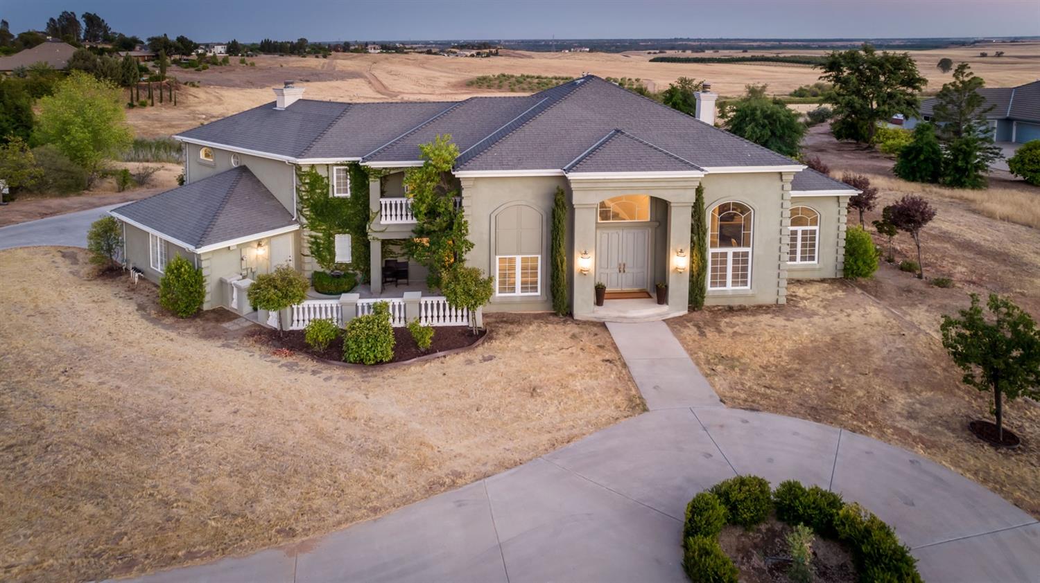 14374 Killarney Drive Madera, CA 93636 - Photo 2 of 56 a front view of a house with garden