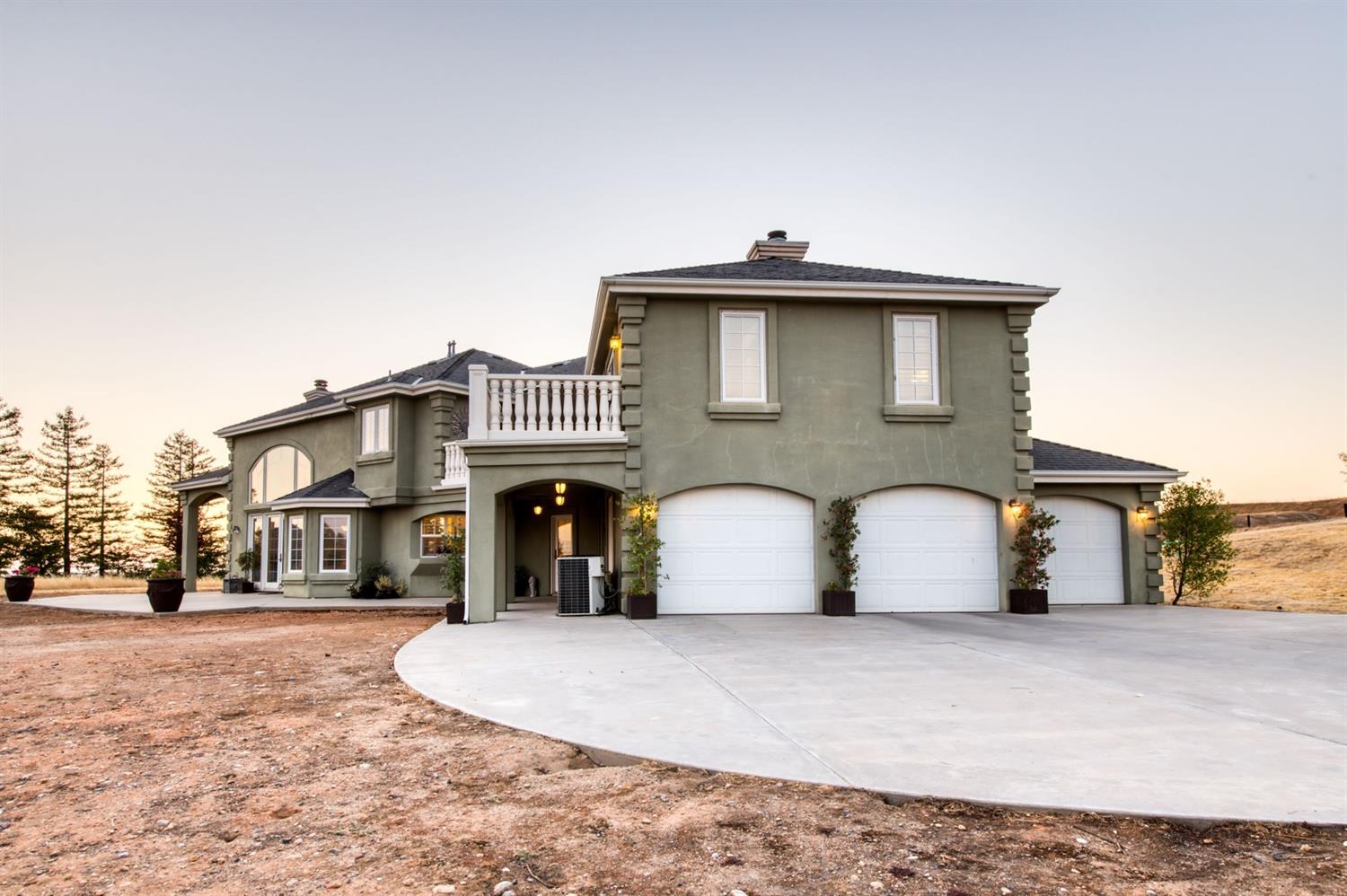 14374 Killarney Drive Madera, CA 93636 - Photo 12 of 56 a view of a house with a outdoor space