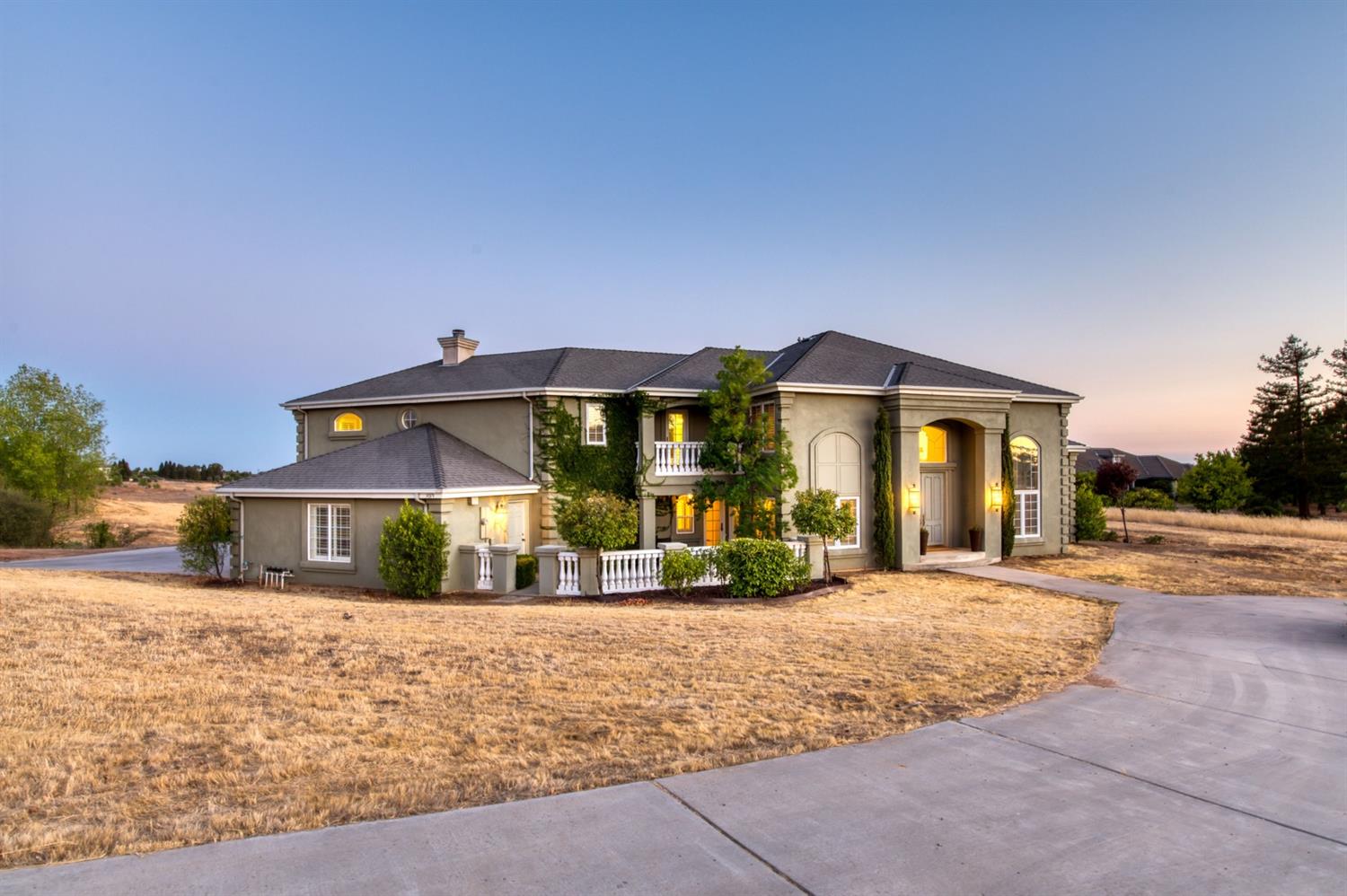 14374 Killarney Drive Madera, CA 93636 - Photo 5 of 56 a front view of house with a yard