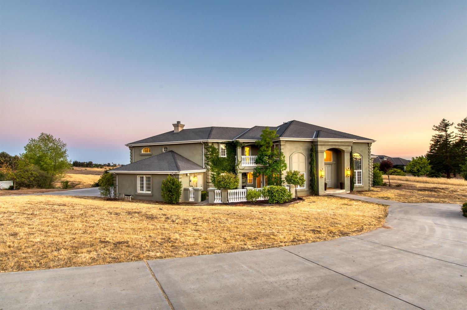 14374 Killarney Drive Madera, CA 93636 - Photo 6 of 56 a front view of house with a yard