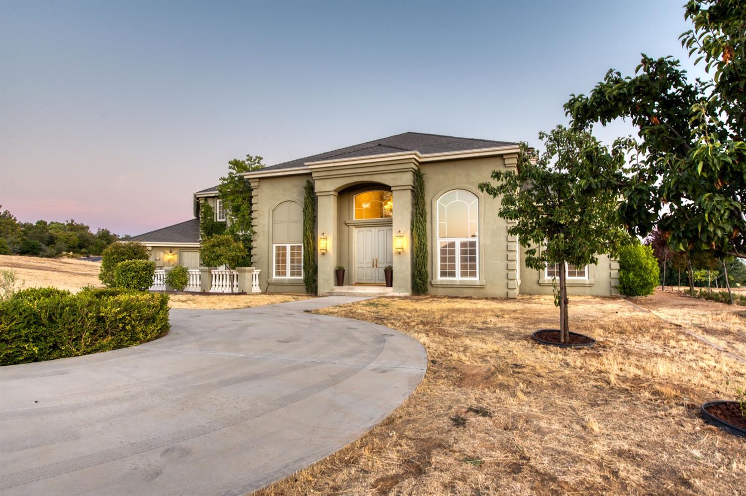 14374 Killarney Drive Madera, CA 93636 - Photo 9 of 56 a house view with a garden space