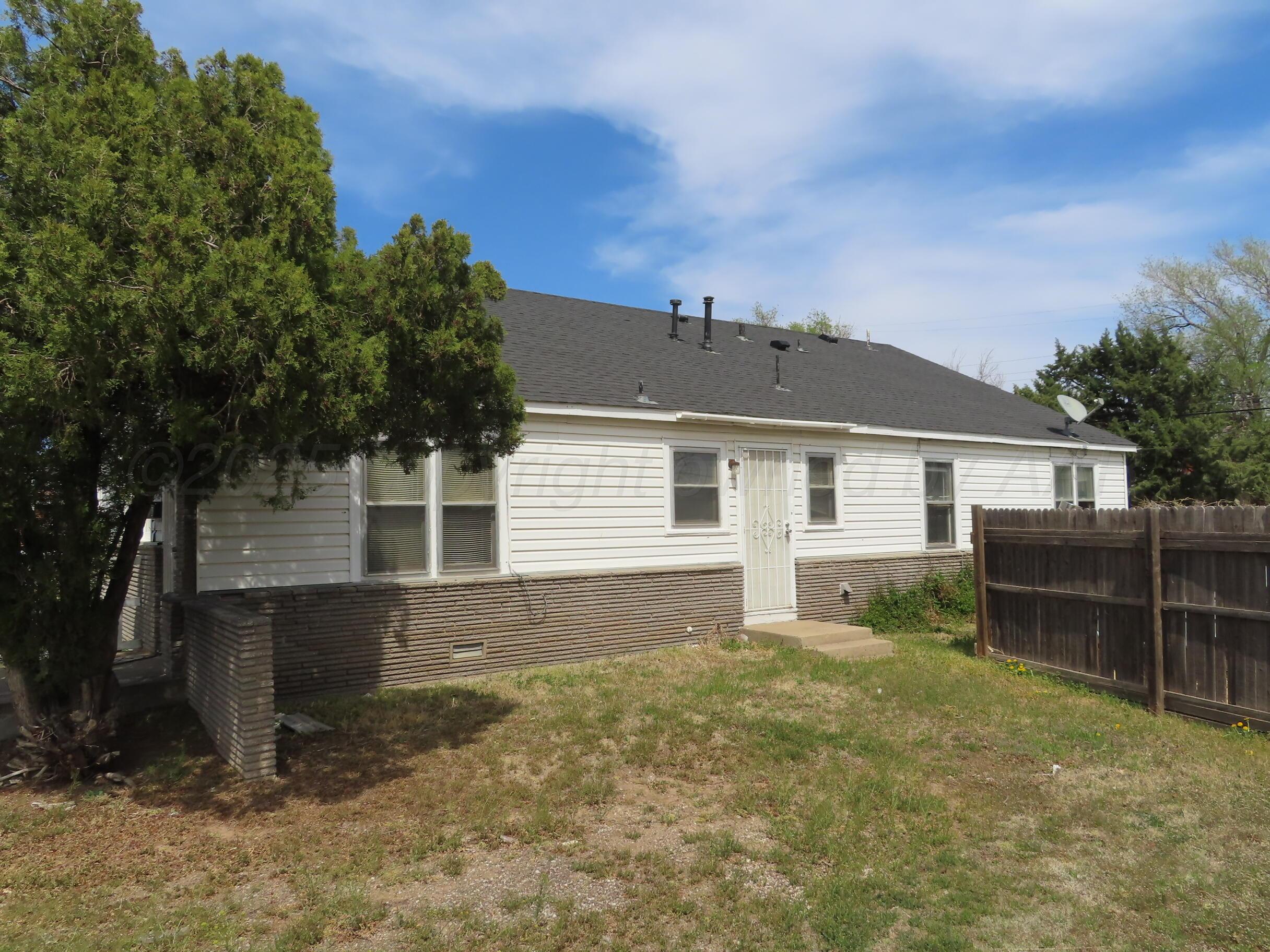 3813 South Washington Street Amarillo, TX 79110 - Photo 2 of 12 front view of a house with a yard