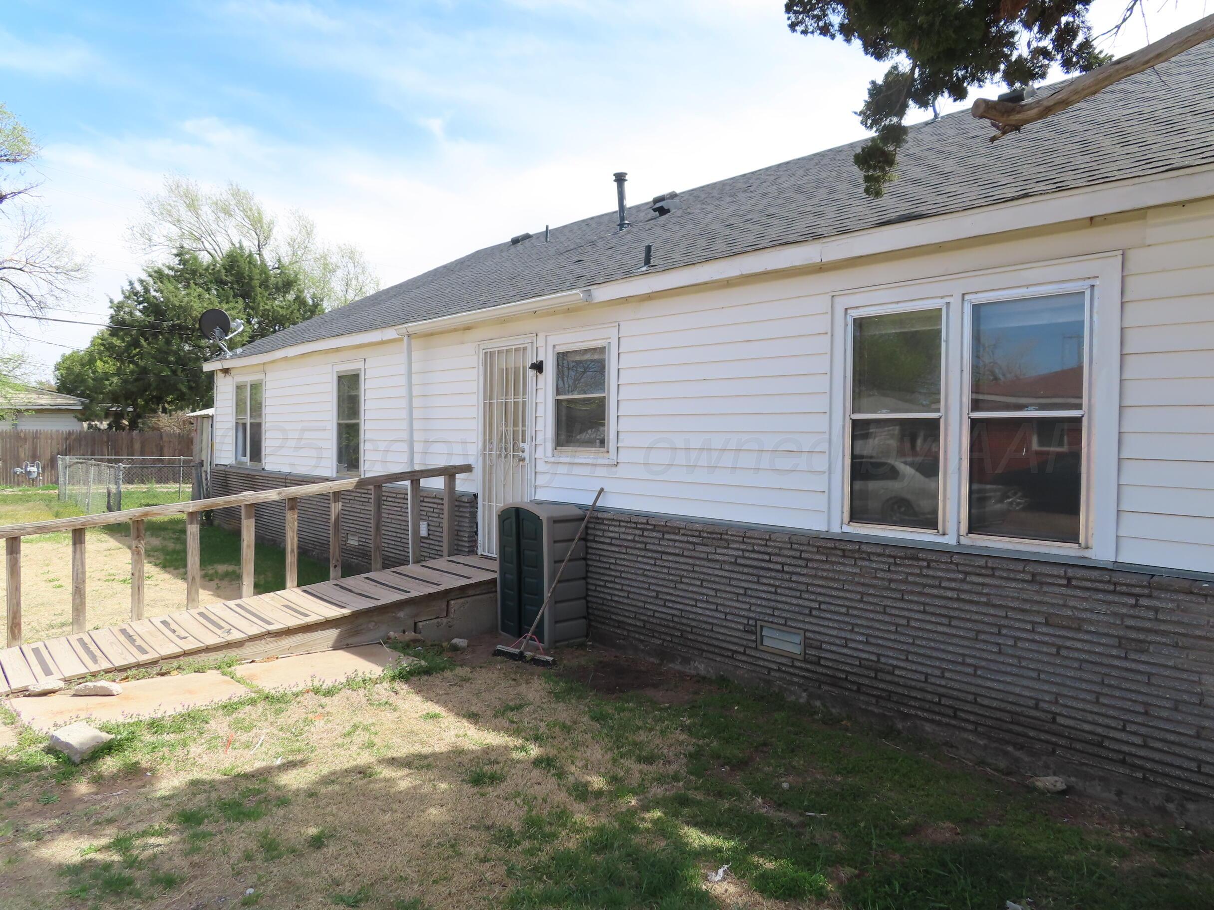 3813 South Washington Street Amarillo, TX 79110 - Photo 3 of 12 a view of a house with a backyard
