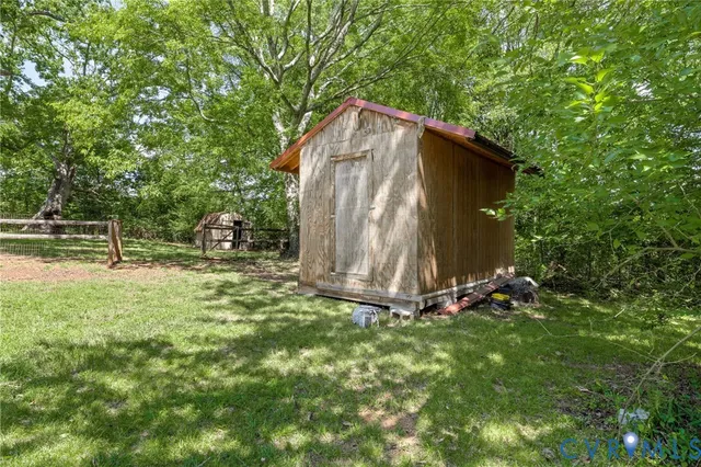 a view of backyard with tub and entertaining space