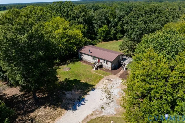 a view of a small yard with plants