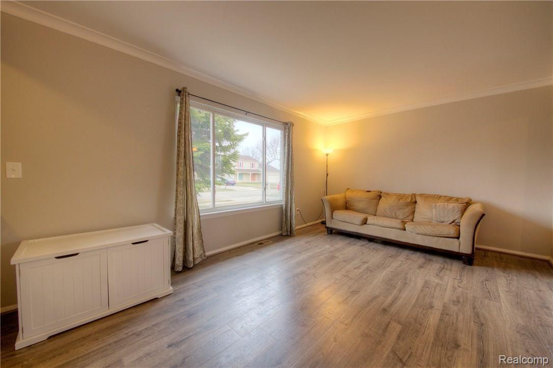 39823 Cheviot Road Canton, MI 48188 - Photo 6 of 34 6 Living Room.jpg