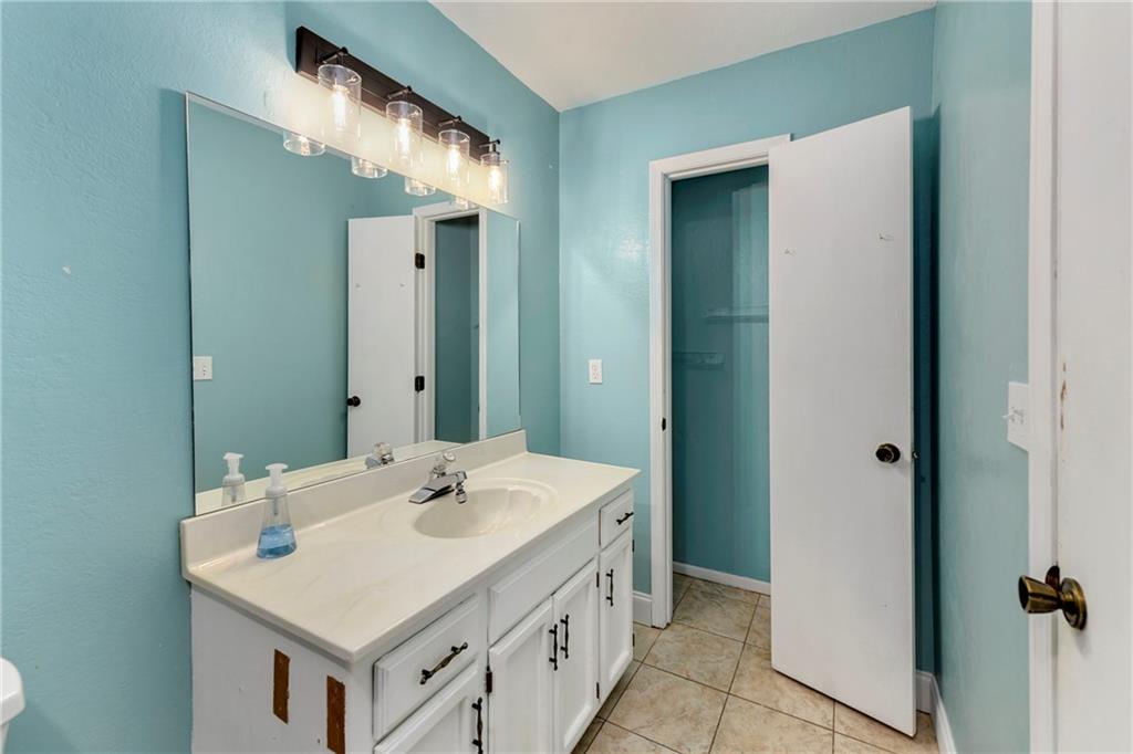 230 Southwest Pinetree Lane Lee's Summit, MO 64063 - Photo 26 of 31