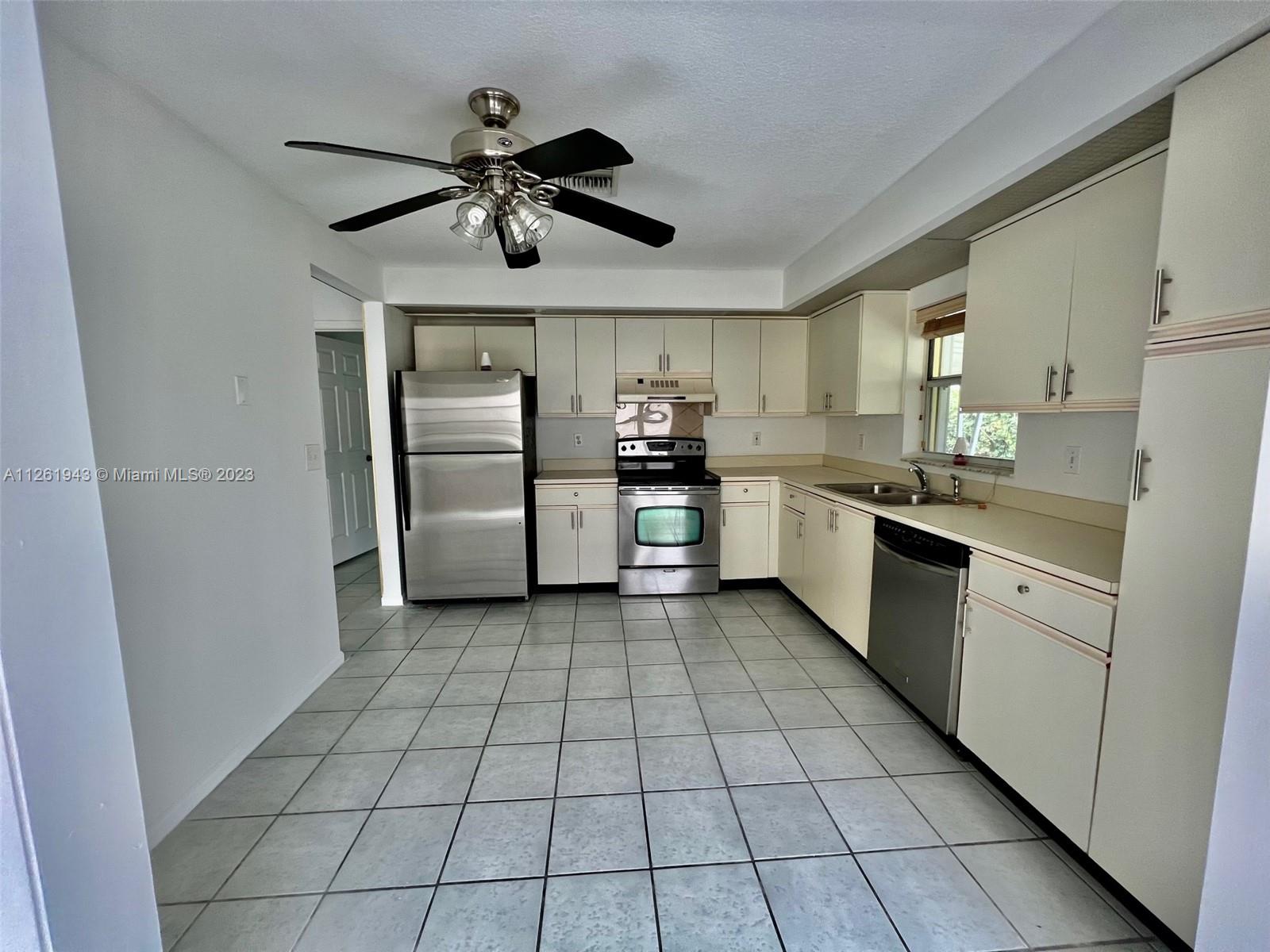 705 Southeast 22nd Lane Homestead, FL 33033 - Photo 22 of 43 a kitchen with stainless steel appliances granite countertop a refrigerator and a sink