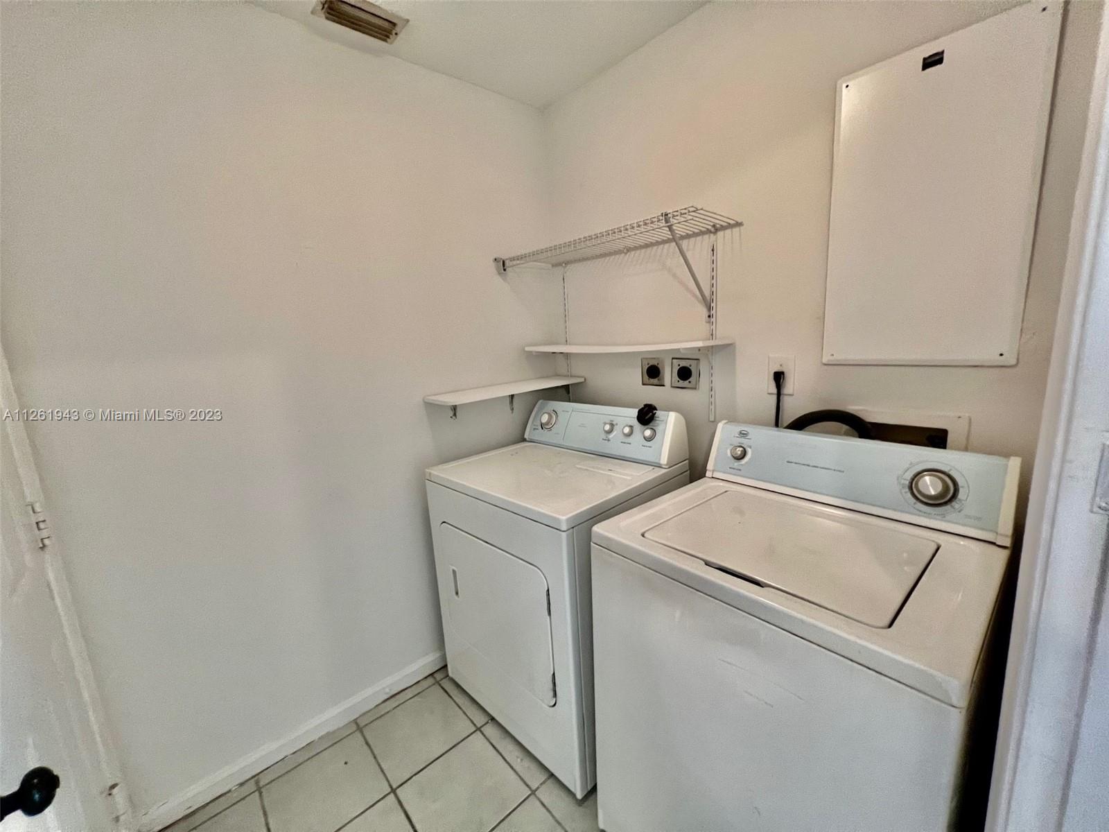 705 Southeast 22nd Lane Homestead, FL 33033 - Photo 26 of 43 a utility room with dryer and washer