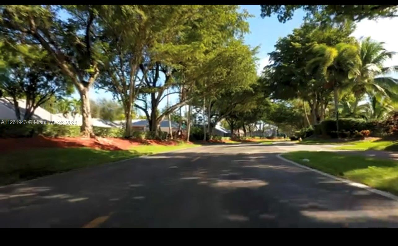 705 Southeast 22nd Lane Homestead, FL 33033 - Photo 36 of 43 a view of a yard with a large tree