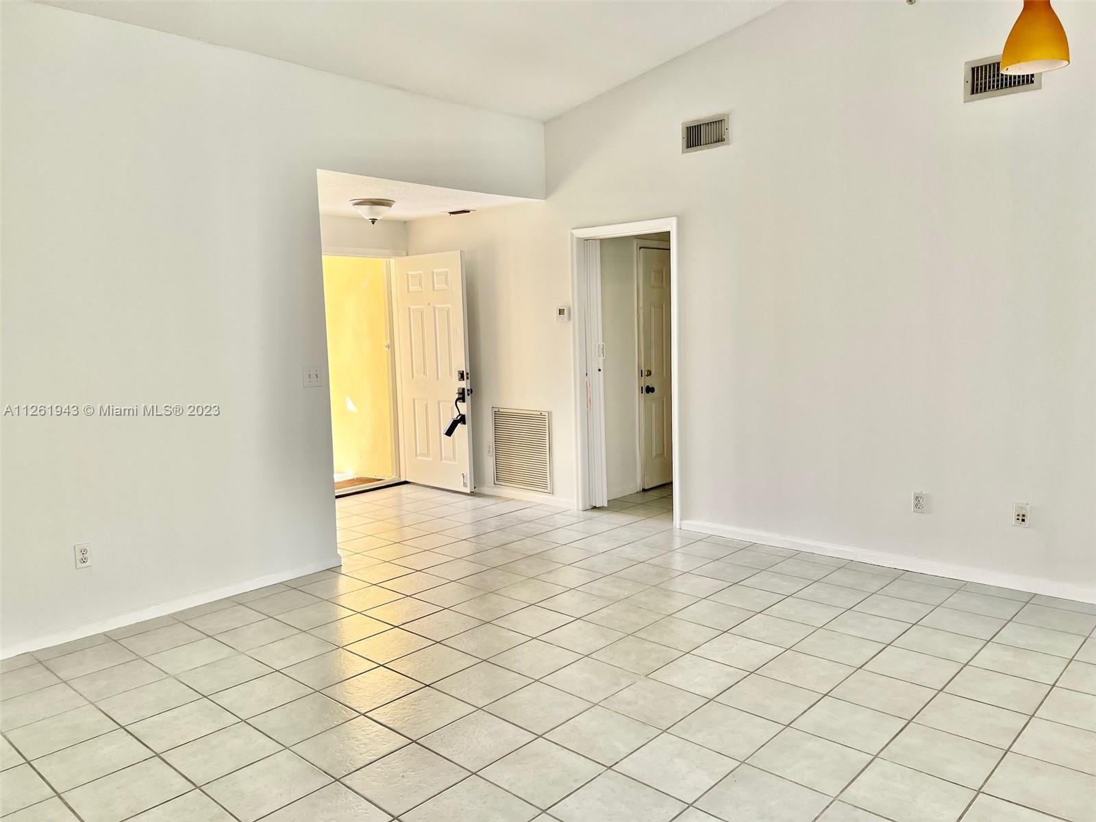 705 Southeast 22nd Lane Homestead, FL 33033 - Photo 7 of 43 a view of an empty room