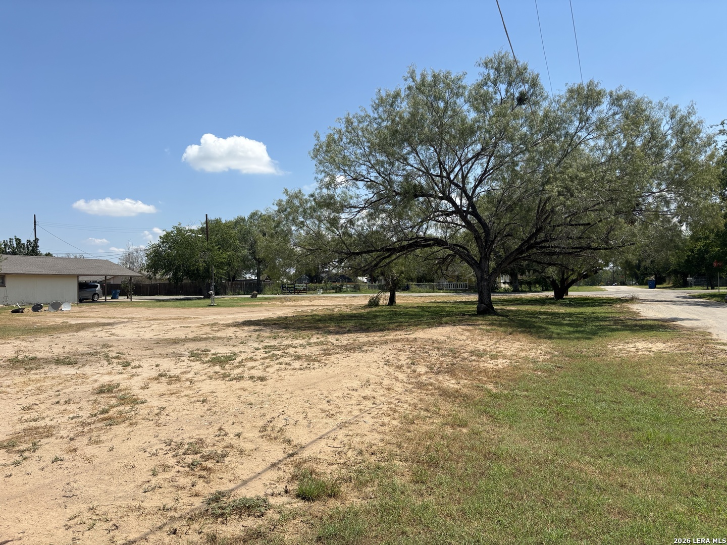 704 Curtis Avenue Devine, TX 78016 - Photo 2 of 5