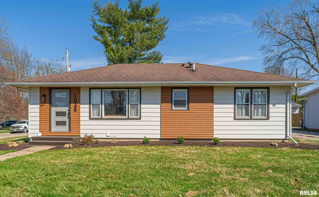 $215,000 | 1038 North State Street, Lincoln, IL 62656