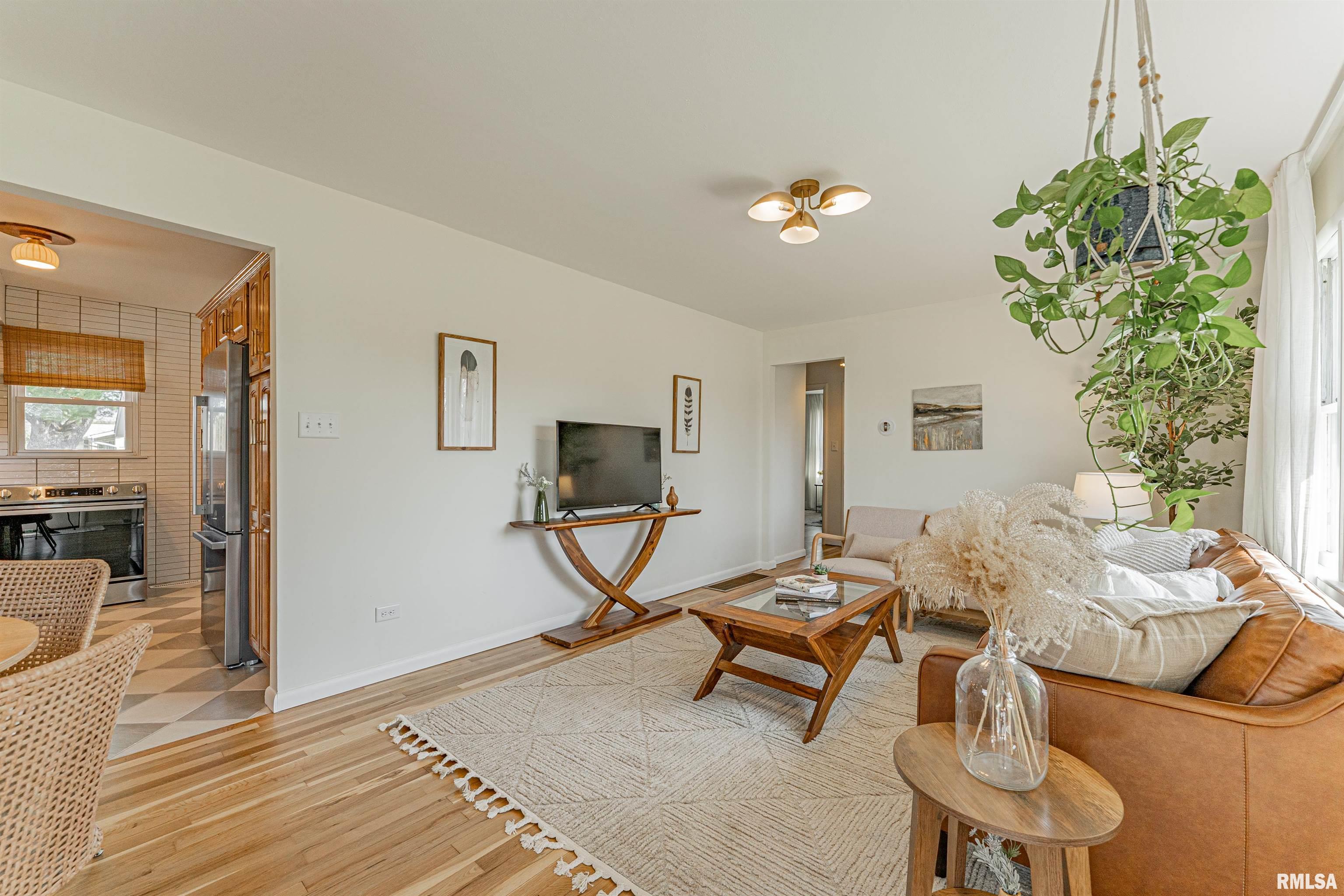 1038 North State Street Lincoln, IL 62656 - Photo 2 of 33