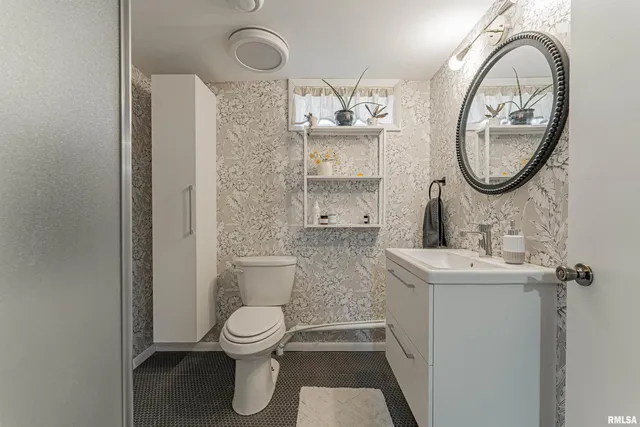 $215,000 | 1038 North State Street, Lincoln, IL 62656