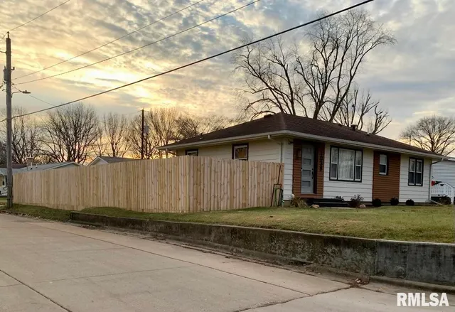 $215,000 | 1038 North State Street, Lincoln, IL 62656