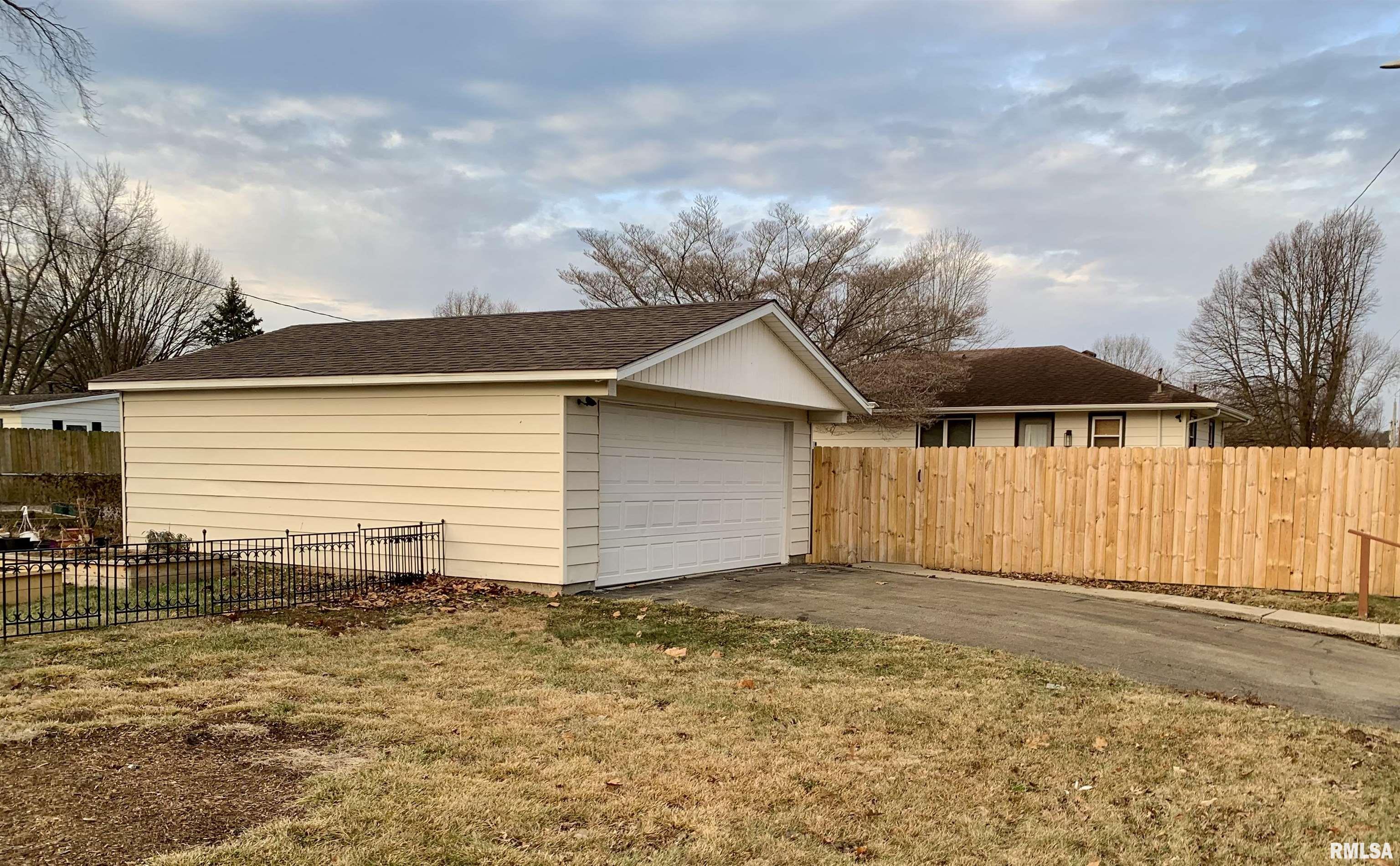 1038 North State Street Lincoln, IL 62656 - Photo 32 of 33