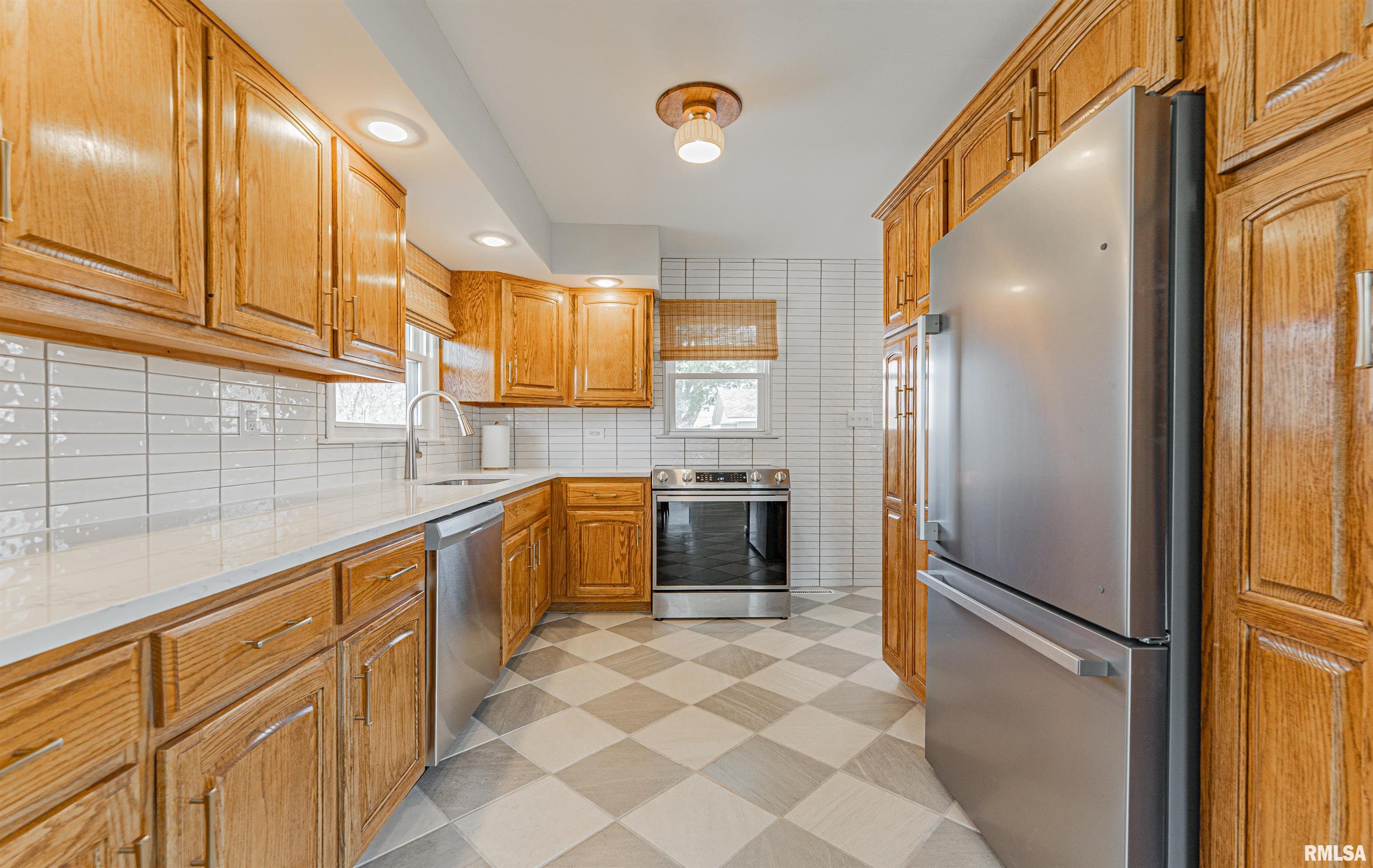 1038 North State Street Lincoln, IL 62656 - Photo 7 of 33