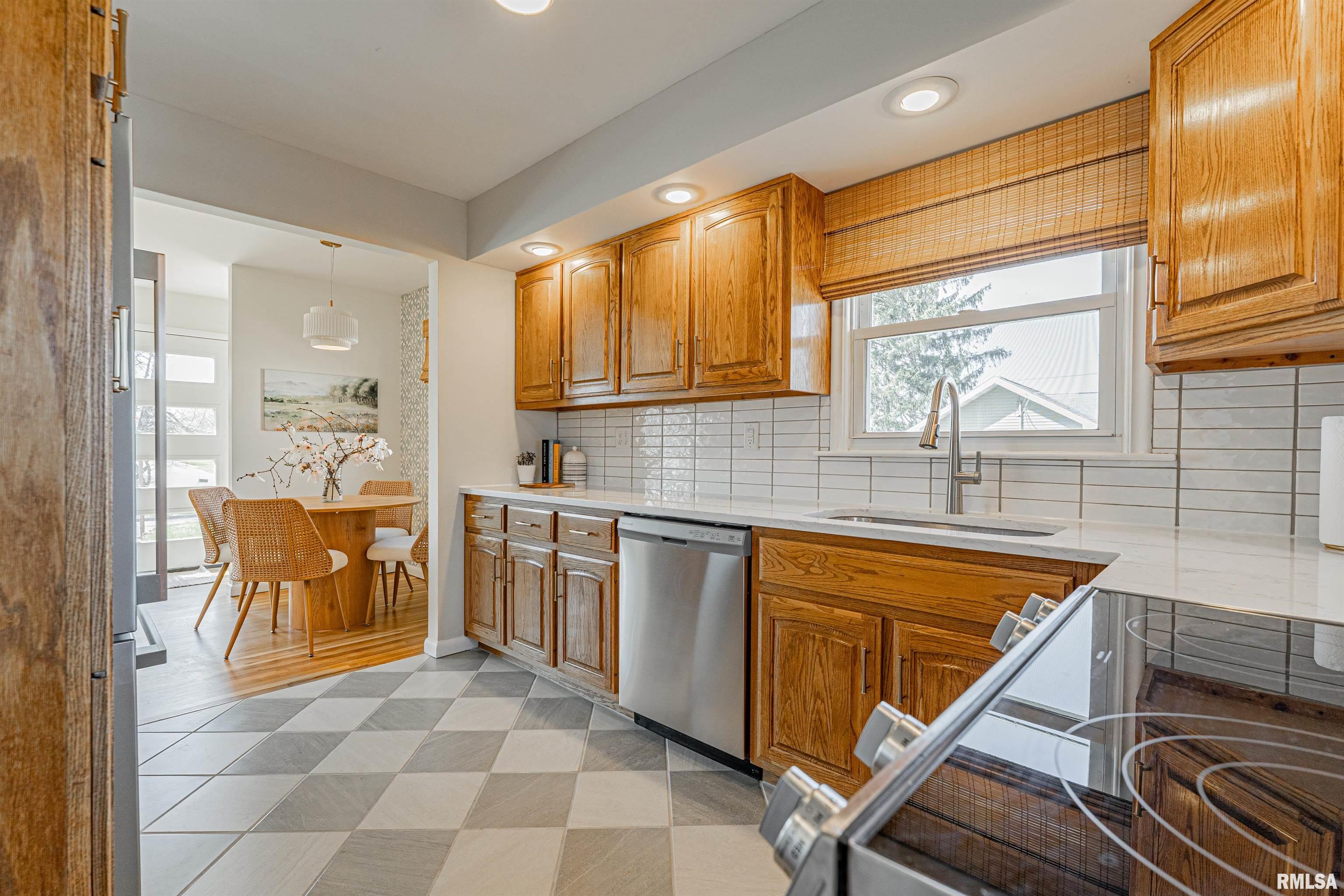 1038 North State Street Lincoln, IL 62656 - Photo 8 of 33