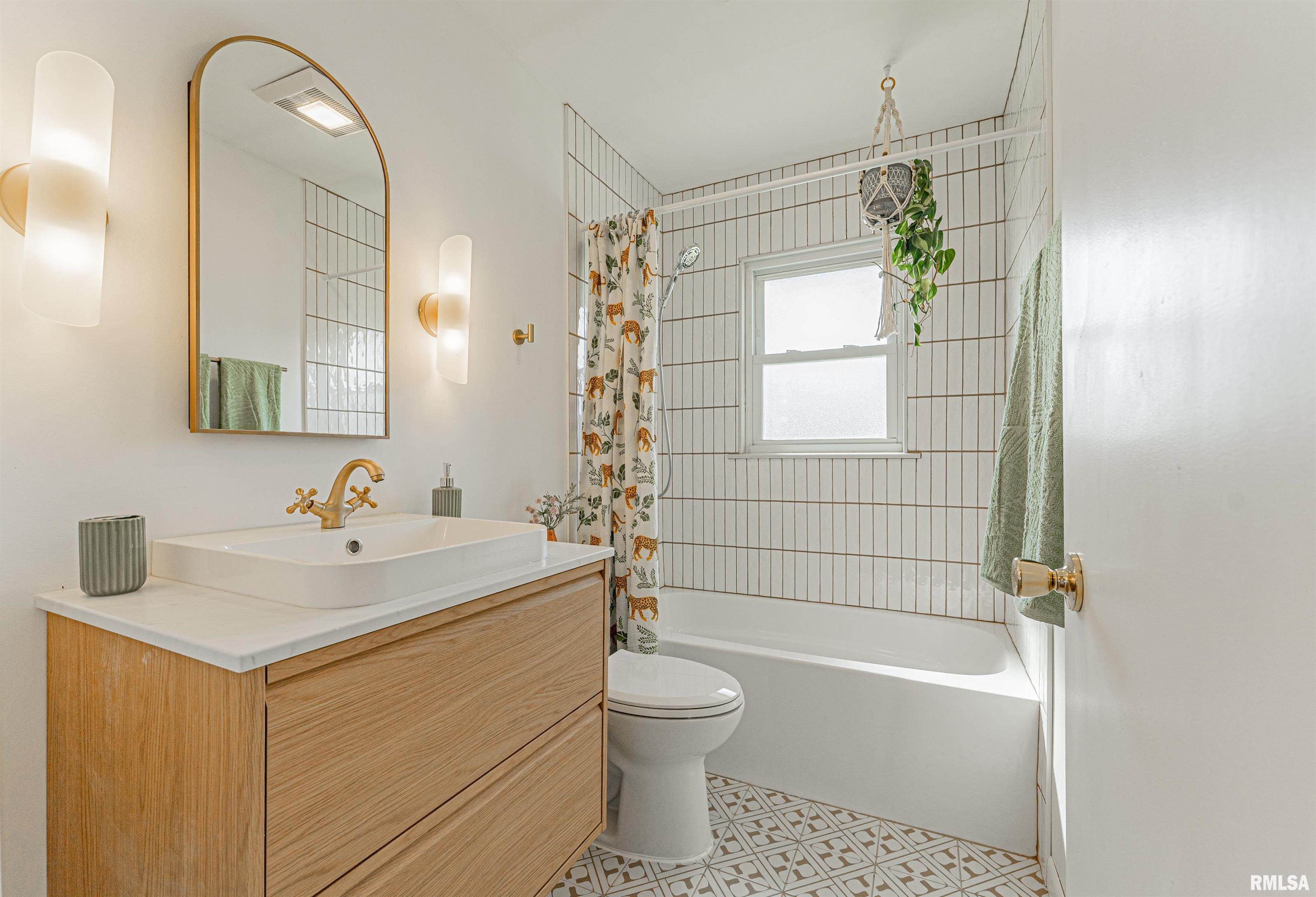 1038 North State Street Lincoln, IL 62656 - Photo 10 of 33