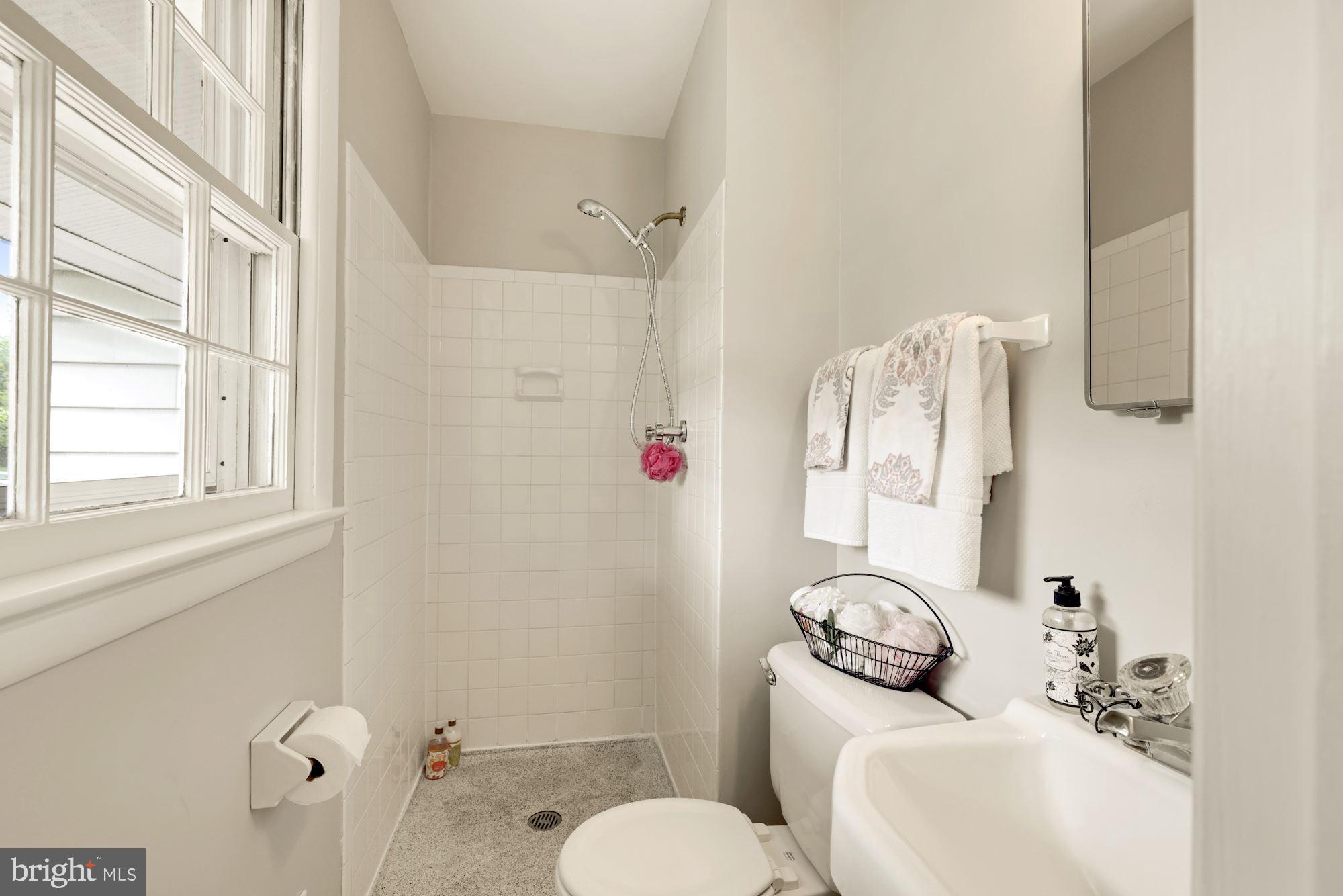 2019 Franwall Avenue Silver Spring, MD 20902 - Photo 16 of 42 Owners suite with shower