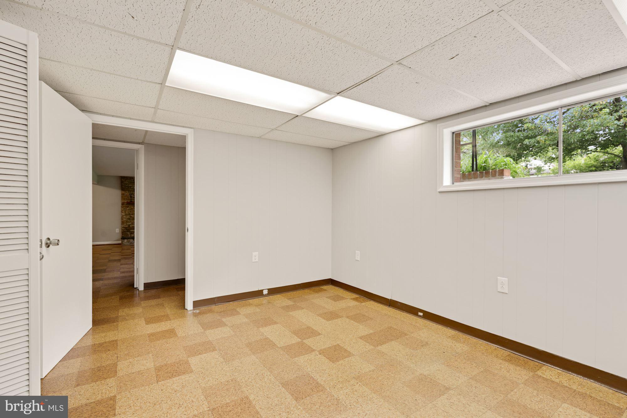 2019 Franwall Avenue Silver Spring, MD 20902 - Photo 29 of 42 Spacious 4th bedroom, door out from hallway
