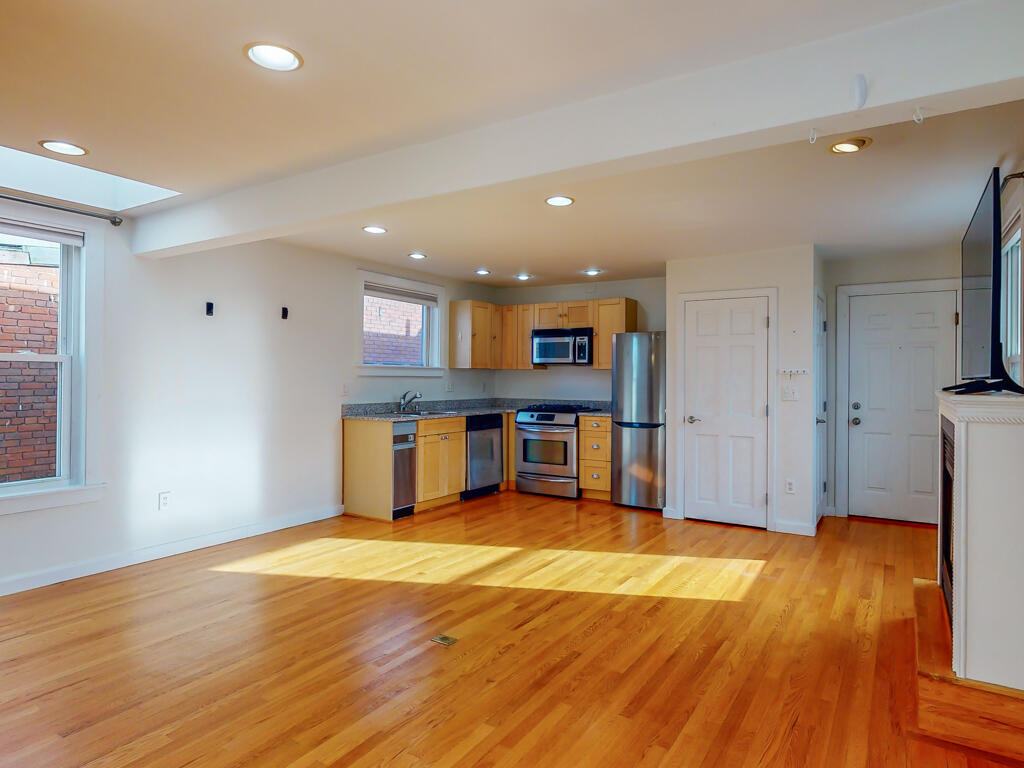 101 Danforth Street, Unit 12 Portland, ME 04101 - Photo 7 of 24 101DanforthStUnit12-Portland-06