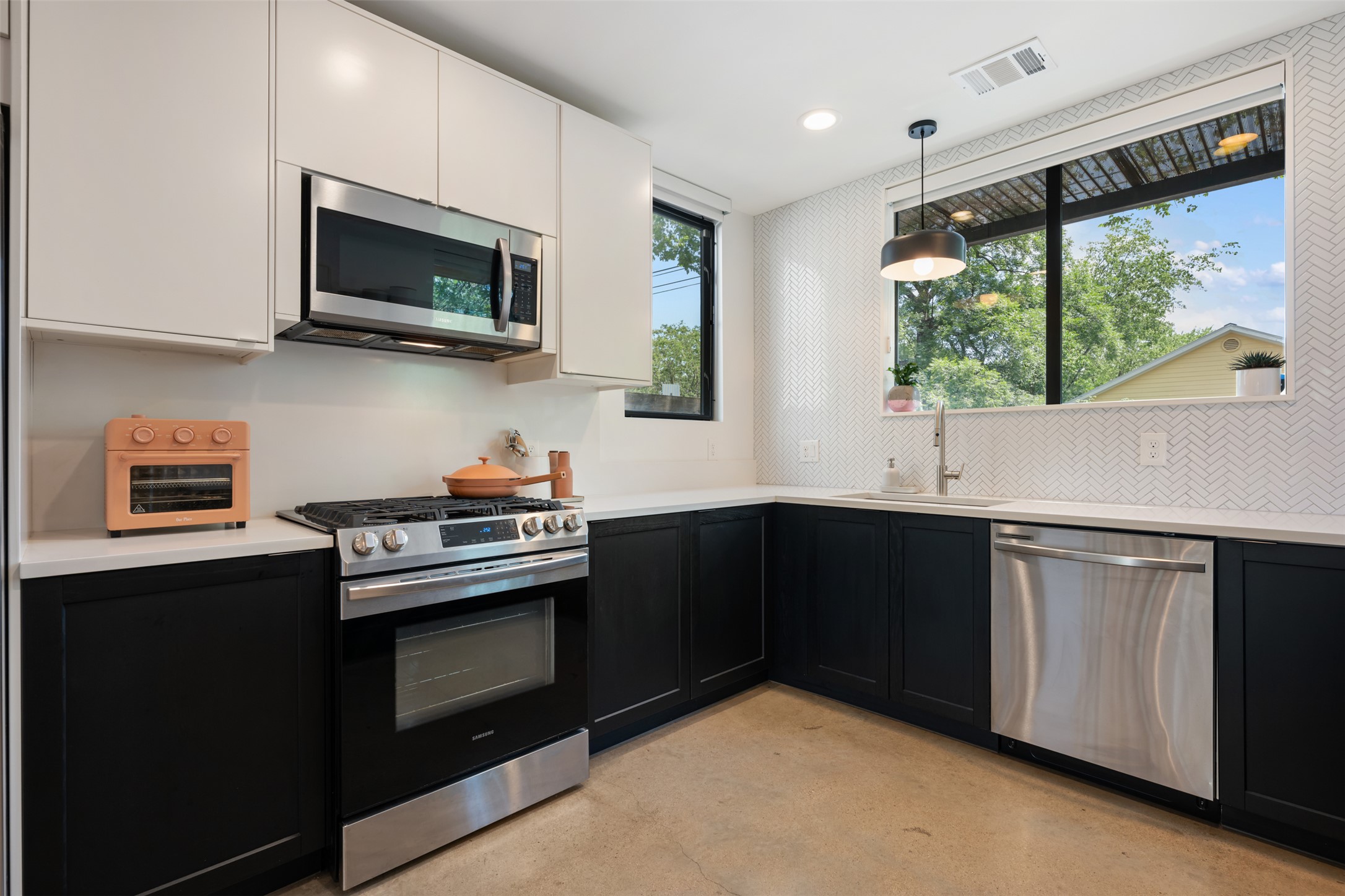 1114 East 3rd Street, Unit 1 Austin, TX 78702 - Photo 15 of 39