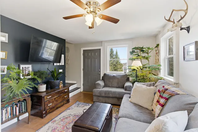 $250,000 | 22 Hartlen Avenue, Colebrook, NH 03576