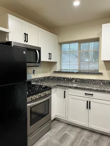 $795,000 | 15275 Arnold Drive, Glen Ellen, CA 95442