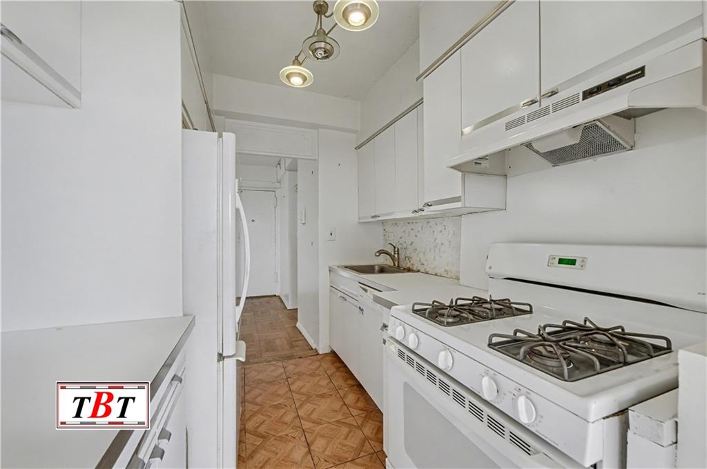 303 Beverley Road, Unit 10G Brooklyn, NY 11218 - Photo 31 of 36