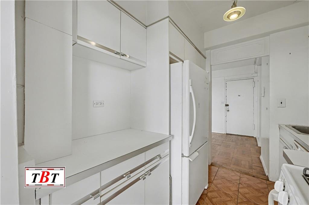 303 Beverley Road, Unit 10G Brooklyn, NY 11218 - Photo 32 of 36