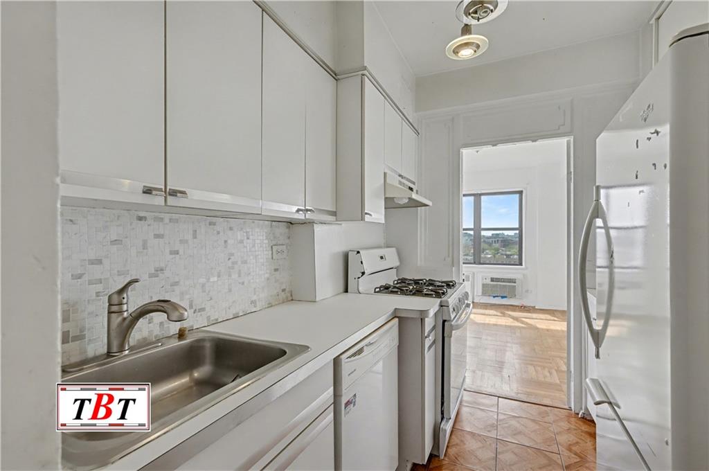 303 Beverley Road, Unit 10G Brooklyn, NY 11218 - Photo 33 of 36