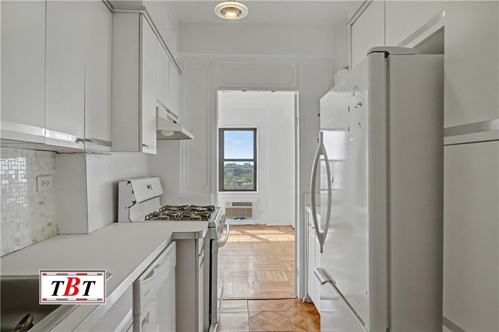 303 Beverley Road, Unit 10G Brooklyn, NY 11218 - Photo 34 of 36