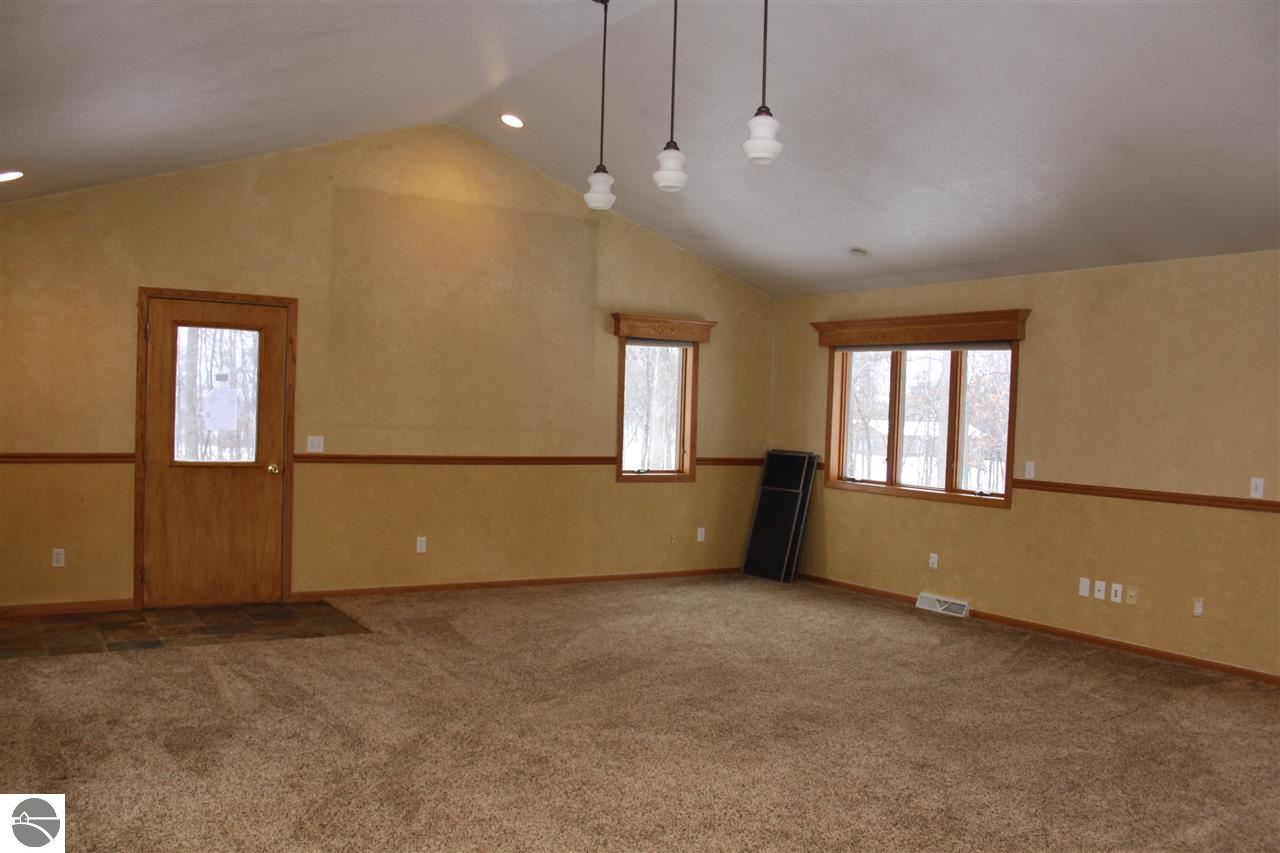 3181 Zimmerman Road Traverse City, MI 49685 - Photo 15 of 53 1779125-14.JPG
