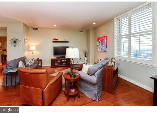 $445,000 | 1600-18 Arch Street, Unit 1803, Philadelphia, PA 19103