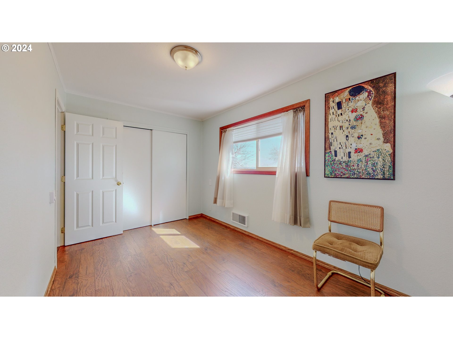32256 West Walls Road Hermiston, OR 97838 - Photo 11 of 41 a room with furniture and a window
