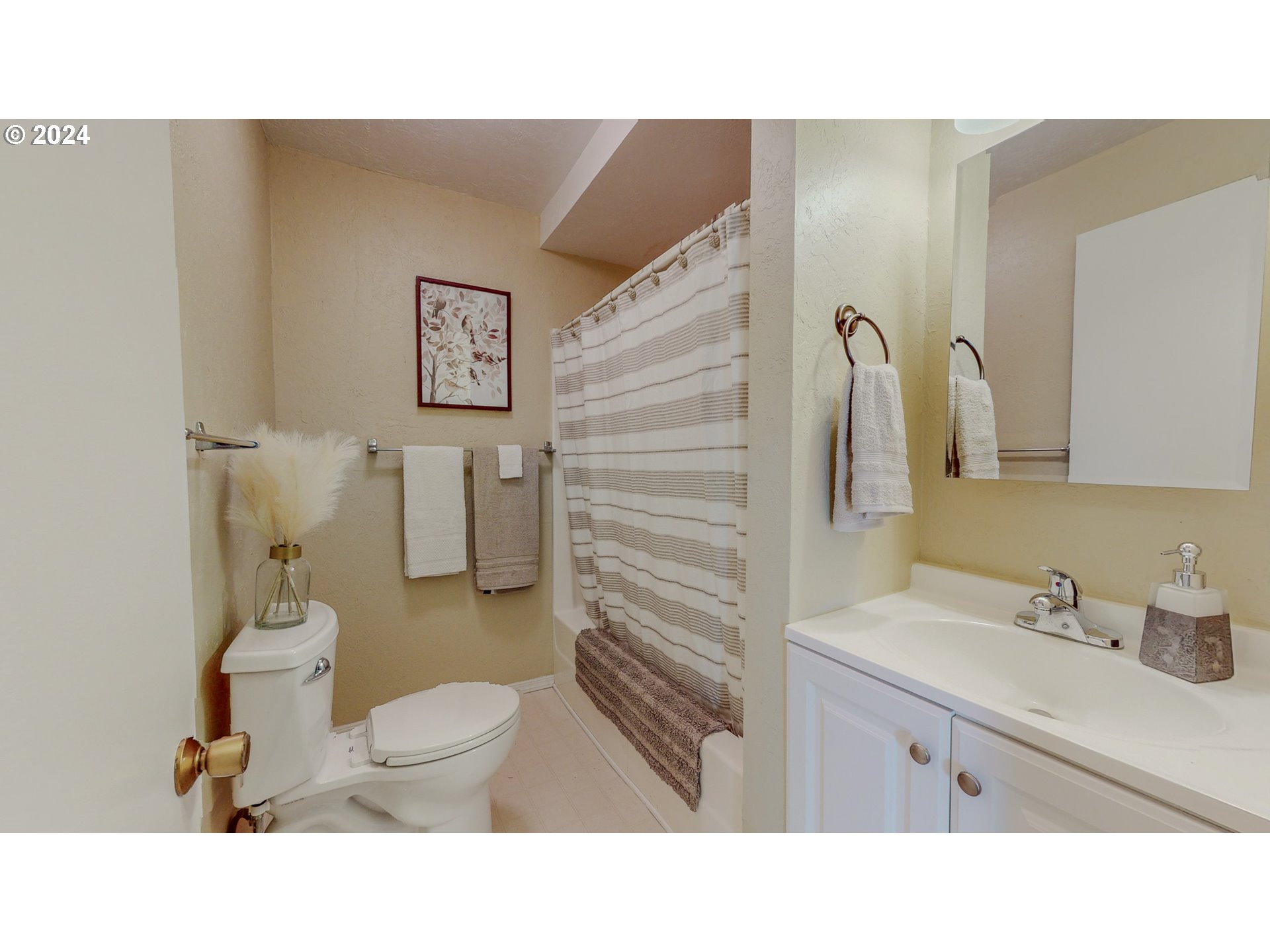 32256 West Walls Road Hermiston, OR 97838 - Photo 21 of 41 a bathroom with a sink toilet mirror and vanity