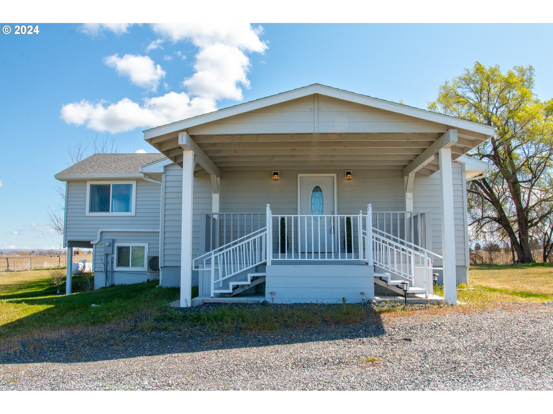 32256 West Walls Road Hermiston, OR 97838 - Photo 28 of 41 a view of a house with a yard