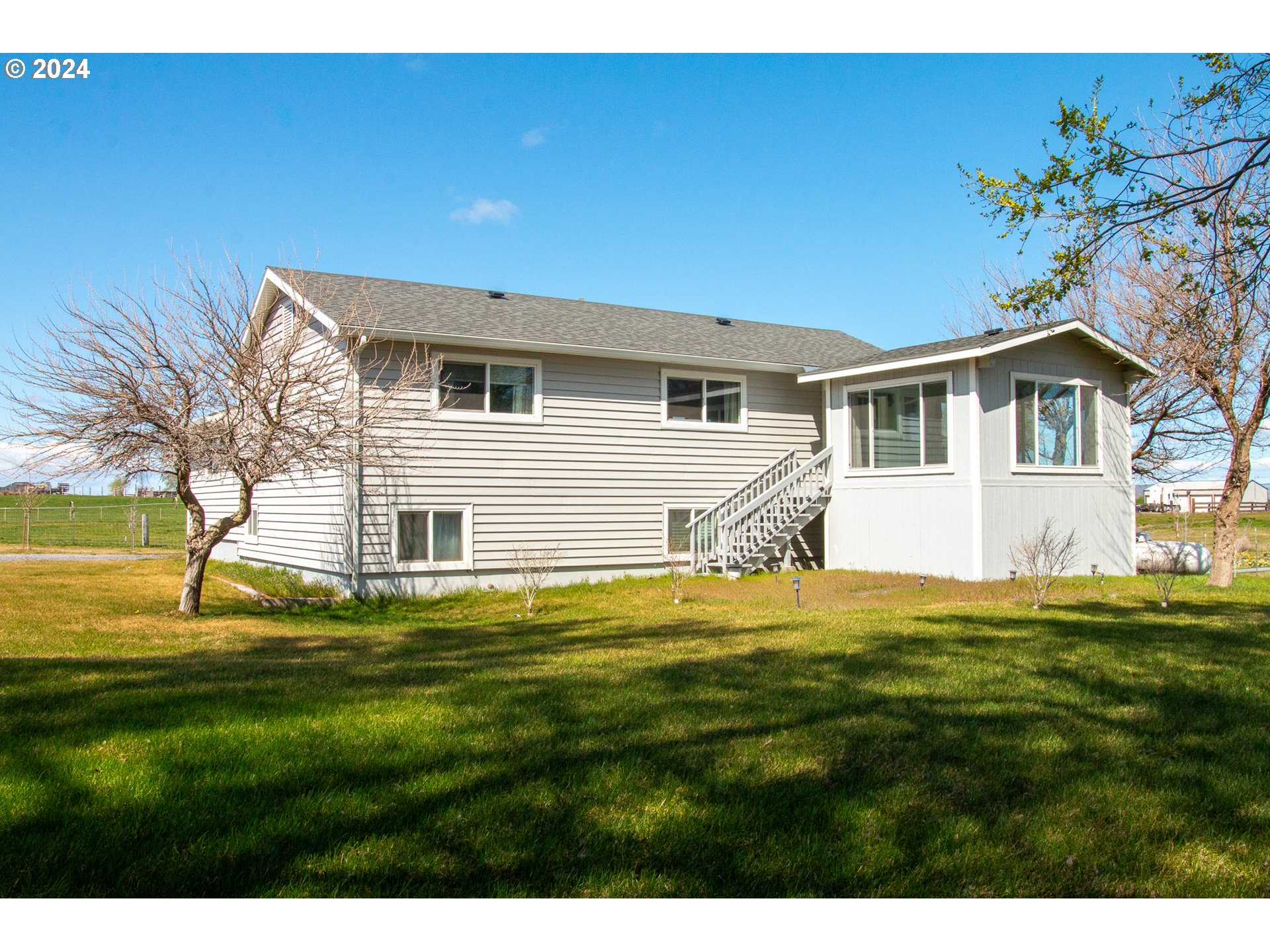 32256 West Walls Road Hermiston, OR 97838 - Photo 31 of 41 a front view of a house with a garden