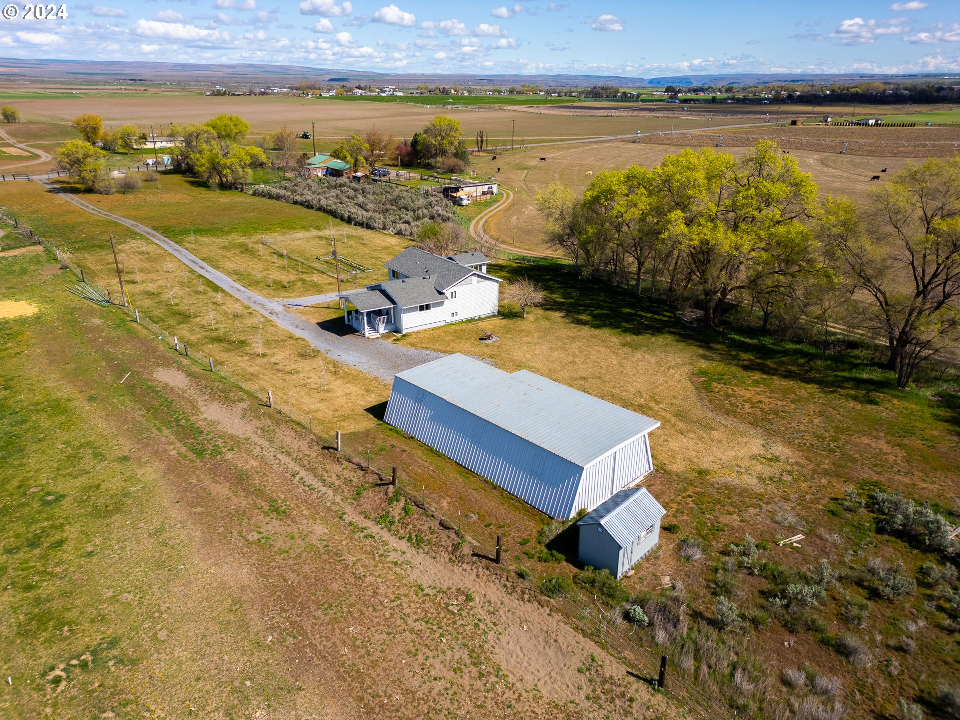 32256 West Walls Road Hermiston, OR 97838 - Photo 33 of 41 a view of a swimming pool and an outdoor seating