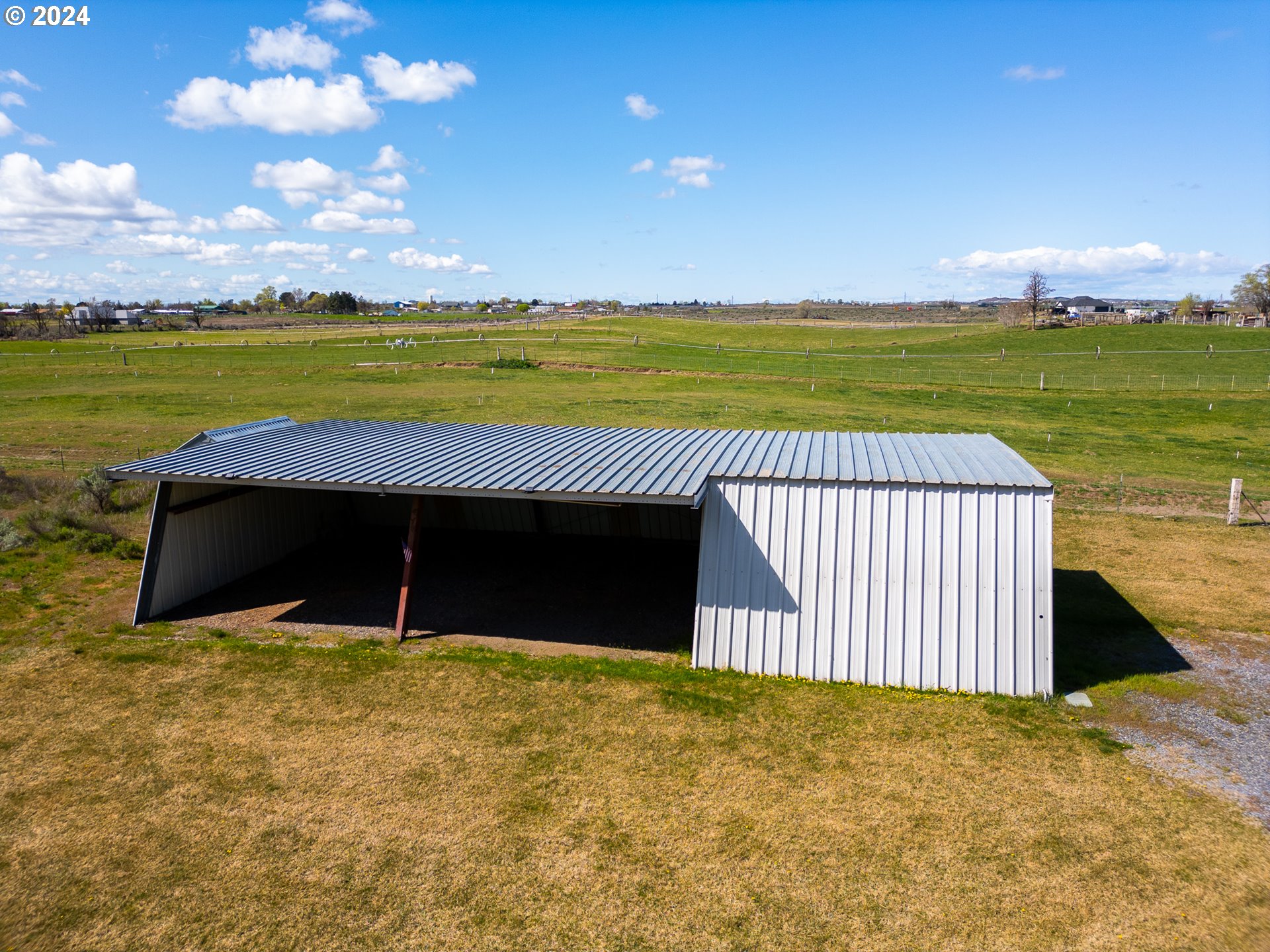 32256 West Walls Road Hermiston, OR 97838 - Photo 37 of 41 a front view of a house with a yard