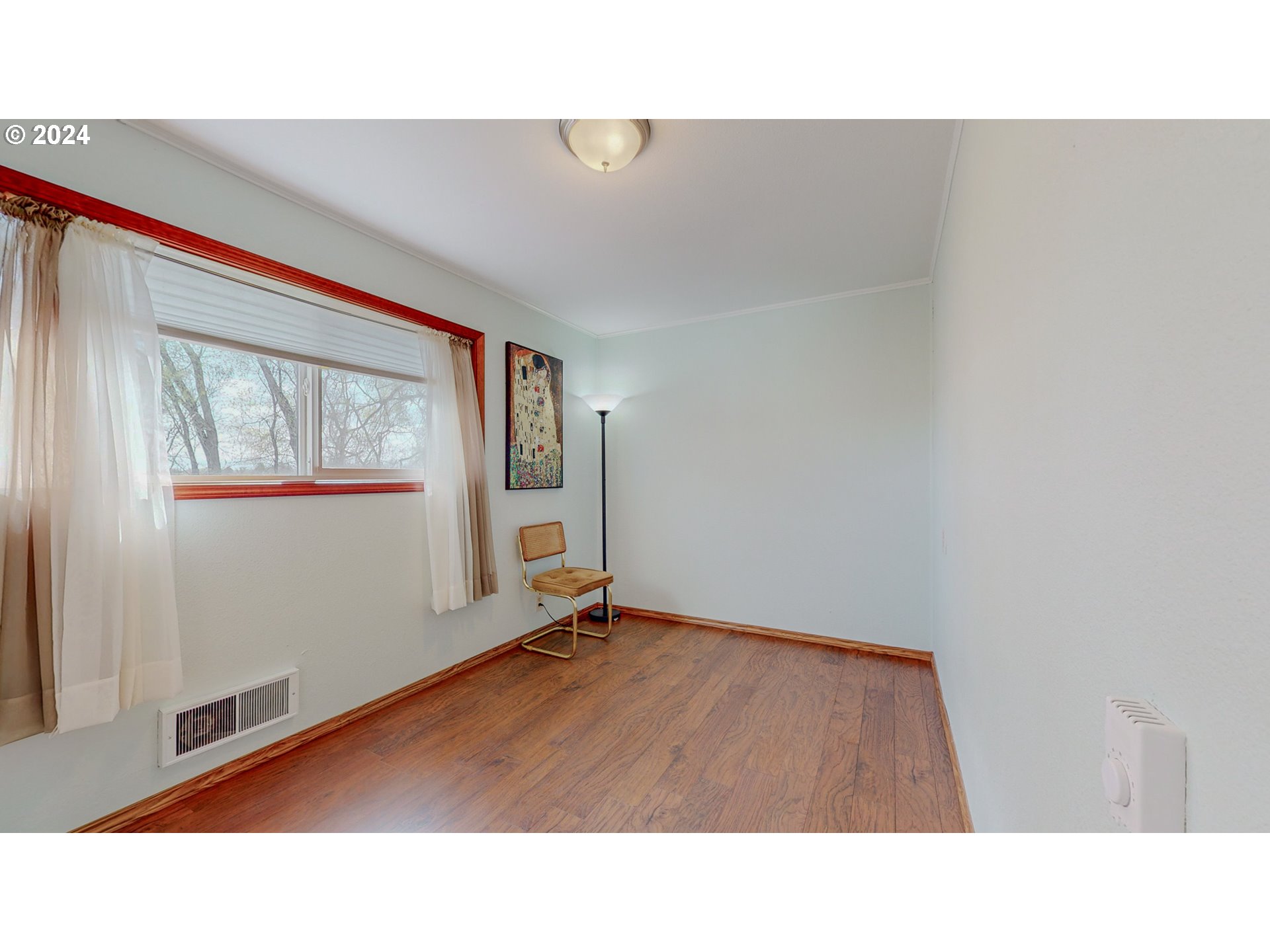 32256 West Walls Road Hermiston, OR 97838 - Photo 10 of 41 a open living room with a wooden floor